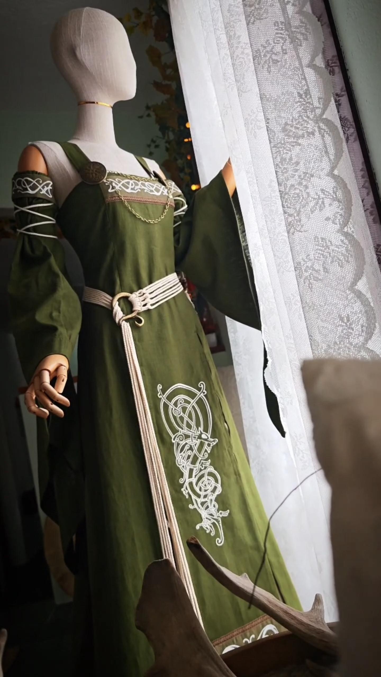 Freya's Legacy Dress Set, Norse Viking Dress, Norse Wedding Set, Embroidered Wedding Dress
