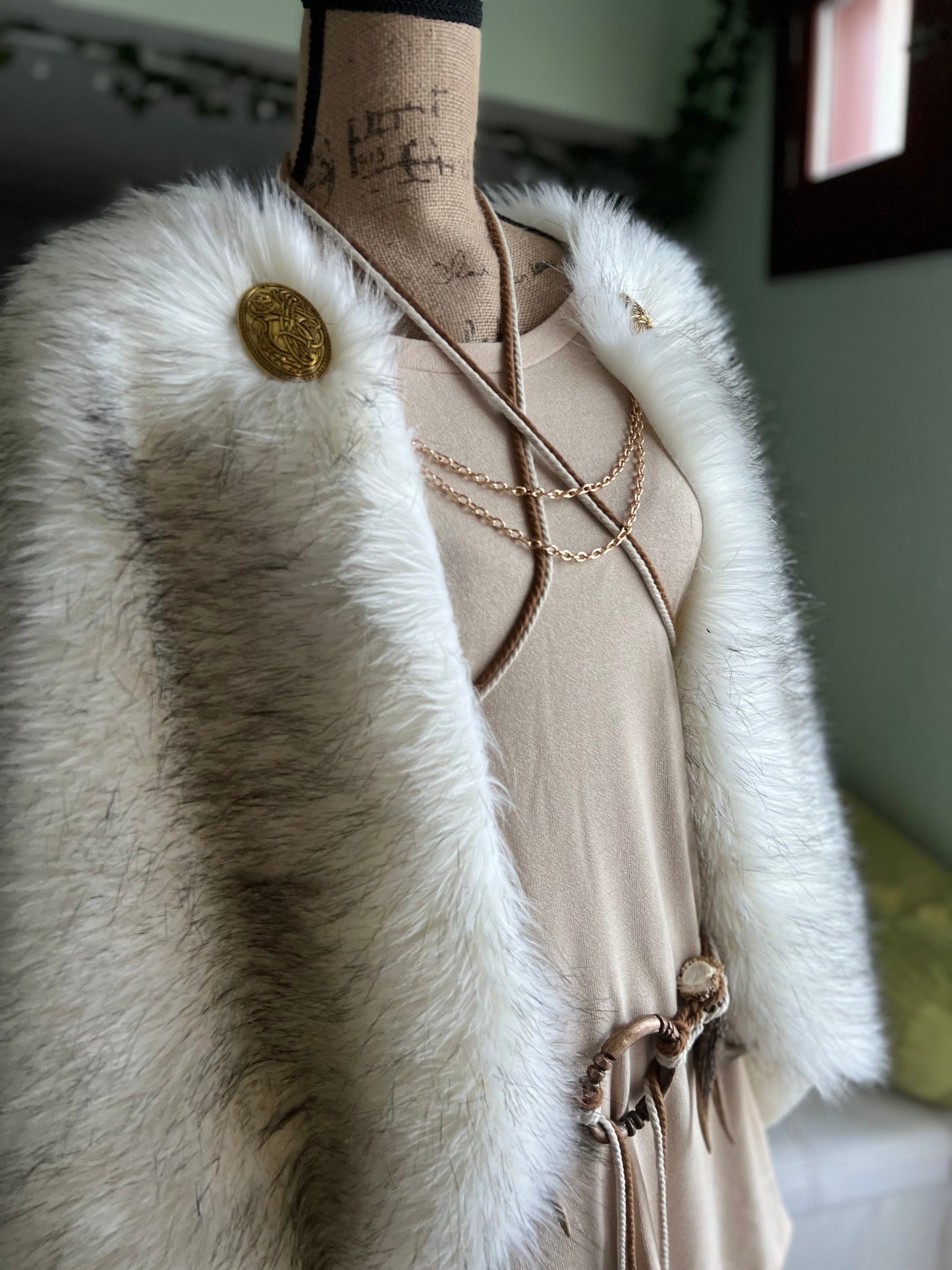 Viking Wedding, Wedding Fur Cloak, Norse Wedding Fur, Viking Bride, Viking Cape, Viking Fur, Nordic Wedding, Viking Wedding Cape, Fur Cape (copia)